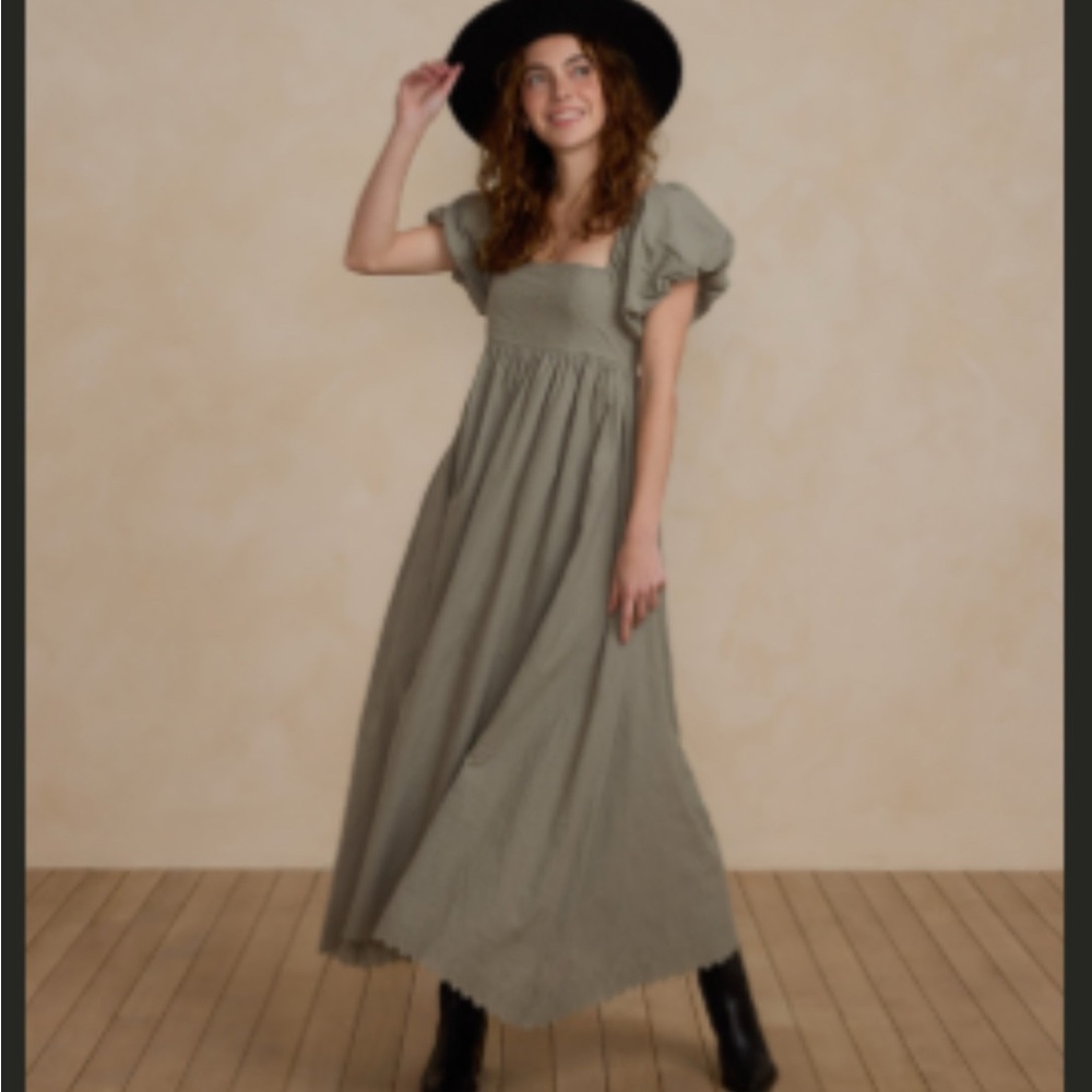 Rylee + Cru Green Asymmetrical Dress with Square Neck

Great condition